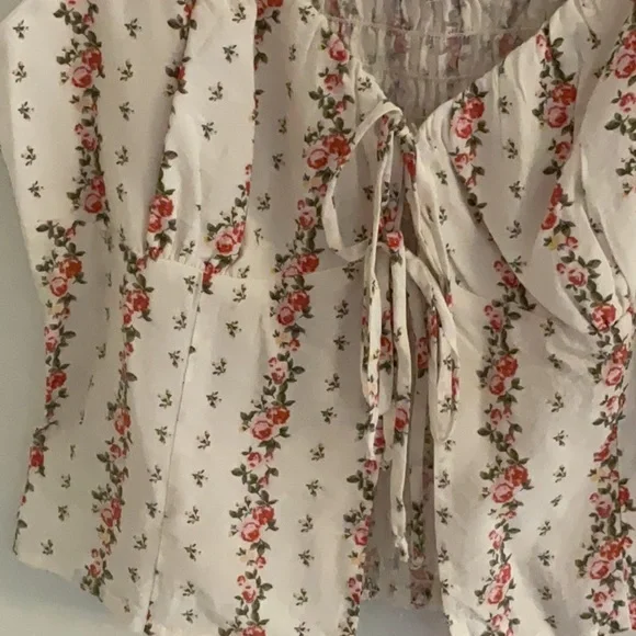 Sienna Sky V-Neck Floral Open Tie Front Tank Top, Size M, Cream, NWT - Picture 3 of 6